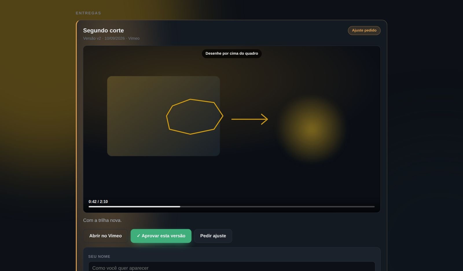 Área do cliente: vídeo com marcação de minutagem e desenho por cima, botões de aprovar e pedir ajuste